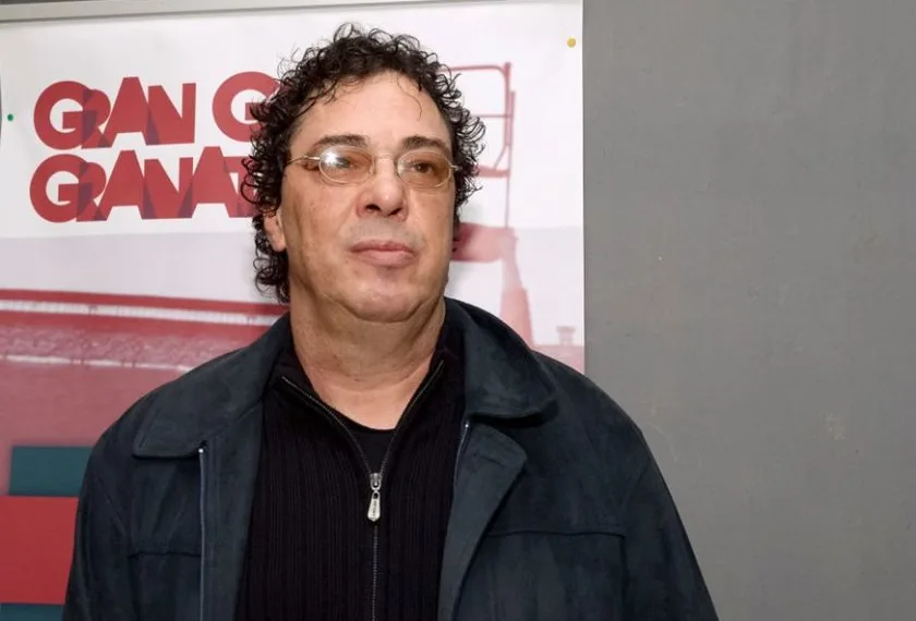 Casagrande comemora sobriedade durante Copa e se emociona ao vivo