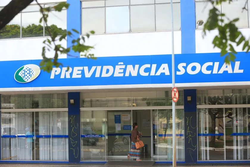 INSS convoca 178 mil segurados para perícia