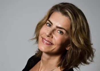 Atriz processa a Globo e pede R$ 500 mil de indenização