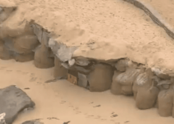 PRAIA NA ZONA OESTE DESTRUÍDA PELA RESSACA!!!