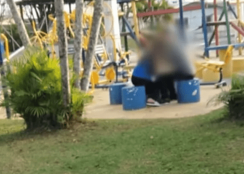 Professor Beija Aluna de 13 Anos!!!