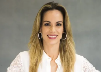 Na luta contra o câncer, Ana Furtado ora e entrega a vida a Deus