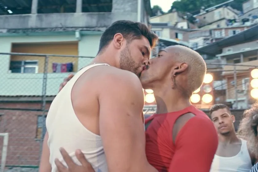 Galã do clipe de Nego do Borel afirma que nunca beijou homem antes