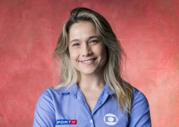 Apresentadora da Globo dá bronca em namorada por causa de jogo do Brasil