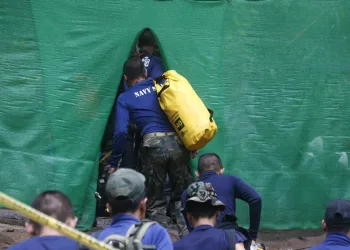 Resgate na Tailândia: 11º menino é retirado de caverna