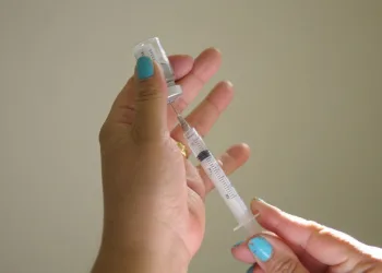 Entidade alerta para avanço das fake news sobre vacinas