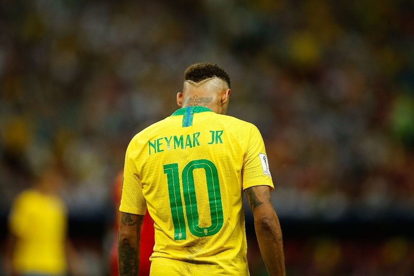 Equipe de Neymar cria plano para melhorar imagem de astro após Copa