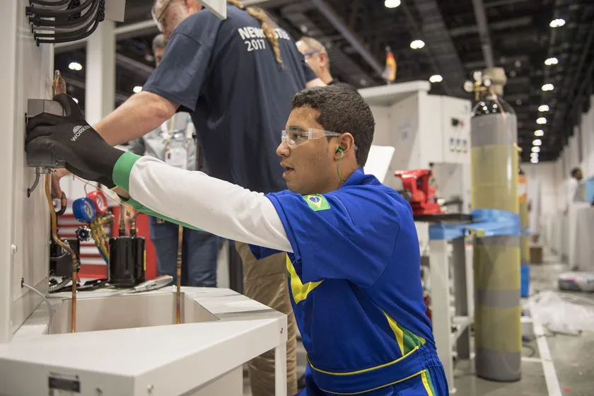 Cursos técnicos têm carreira promissora com salários de até R$ 10 mil