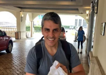 Repórter da Globo é agredido por brasileiros em reportagem na Rússia