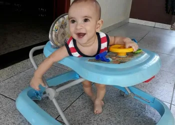 AJUDEM ESSE BEBEZINHO!!!
