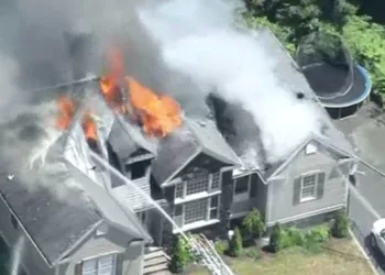 Casa de cantora gospel pega fogo após explosão de churrasqueira