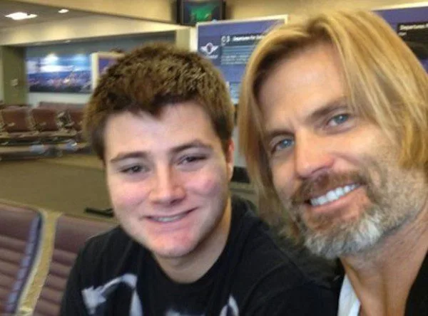 Filho de ator  tenta se matar e está entre a vida e a morte