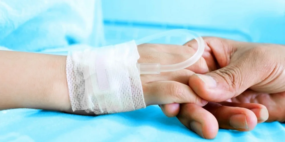 Agora é lei! Faltar no trabalho para levar o filho ao médico é direito dos pais