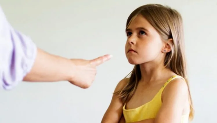 Ser uma “mãe chata” faz filhos crescerem mais bem-sucedidos,