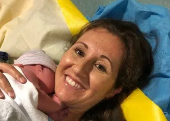 Mãe dá à luz em lanchonete e filha pode comer de graça para sempre