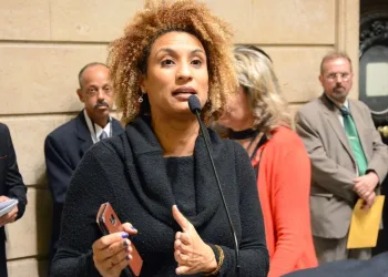 Pezão sanciona a criação do Dia Marielle Franco contra o genocídio da mulher negra