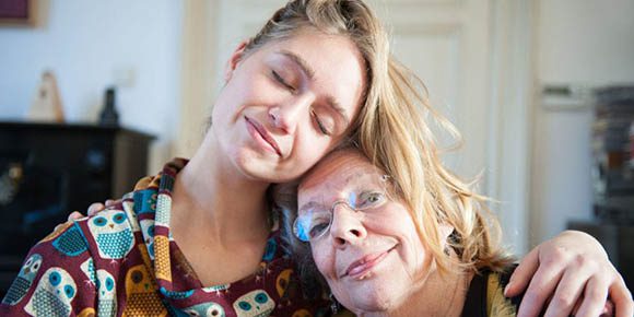 QUANTO MAIS VOCÊ CONVERSAR COM SUA MÃE, MAIS TEMPO ELA VIVERÁ