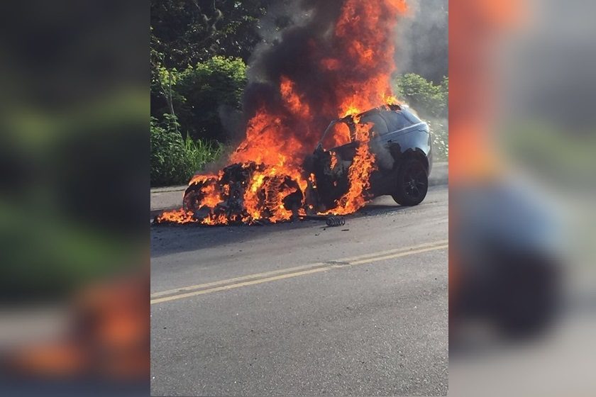 CARRO DE JOGADOR DO FLAMENGO PEGA FOGO E EXPLODE!!