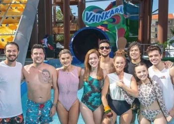 Após morte , artistas apagam fotos em brinquedo do parque famoso