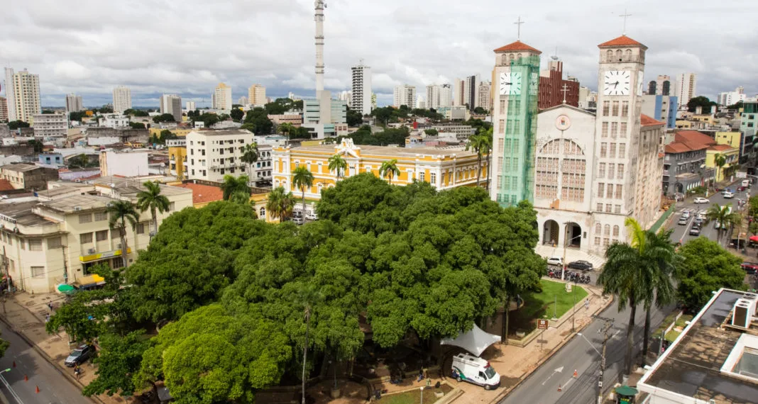 Homem é detido por “tentar evangelizar” mulheres com socos!!