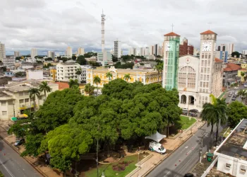 Homem é detido por “tentar evangelizar” mulheres com socos!!
