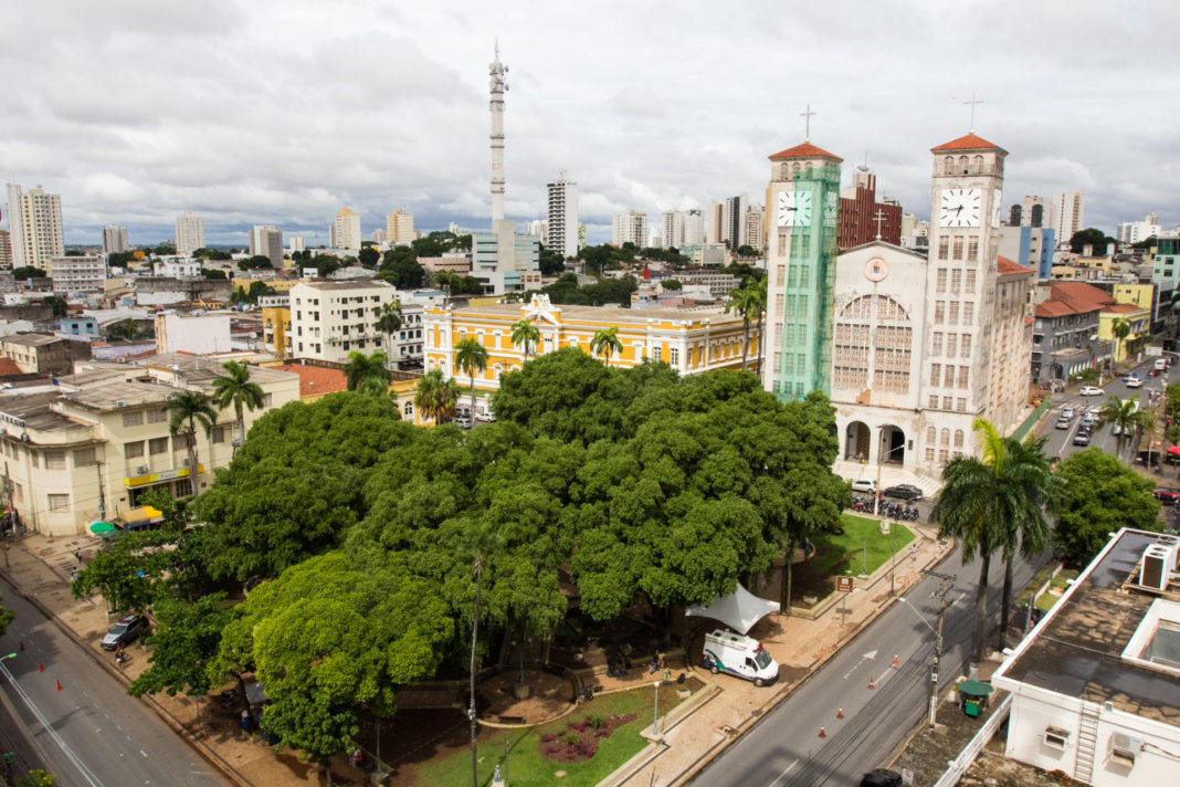 Homem é detido por “tentar evangelizar” mulheres com socos!!