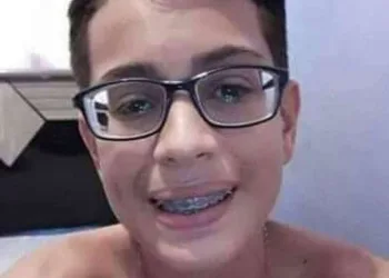 Estudante é morto a pedradas e pauladas quando voltava da escola no RJ!!