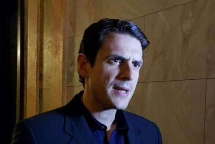 Filho do prefeito do Rio, Crivella Filho é recebido a tiro em comunidade do RJ!!