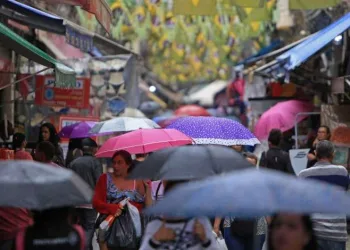Chuva moderada a forte deve atingir o Rio na manhã desta segunda