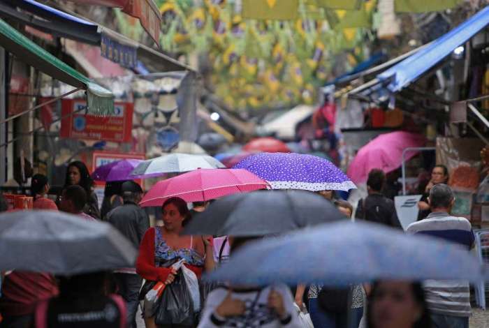 Chuva moderada a forte deve atingir o Rio na manhã desta segunda
