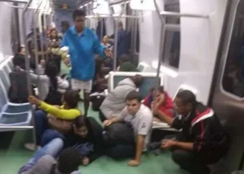 TIROS EM ESTAÇÃO DE TREM EM BAIRRO NA ZONA OESTE ASSUSTA PASSAGEIROS!!!