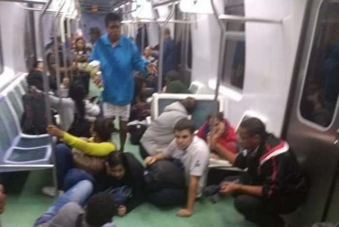 TIROS EM ESTAÇÃO DE TREM EM BAIRRO NA ZONA OESTE ASSUSTA PASSAGEIROS!!!