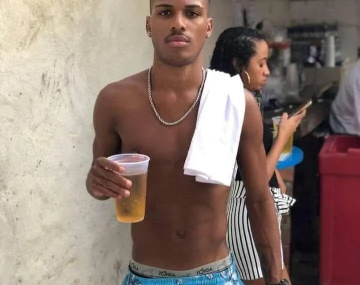 MONSTRO!!! ESSE SUJEITO ESTUPROU UMA MENINA DE 4 ANOS EM UM BAIRRO NA ZONA OESTE!!