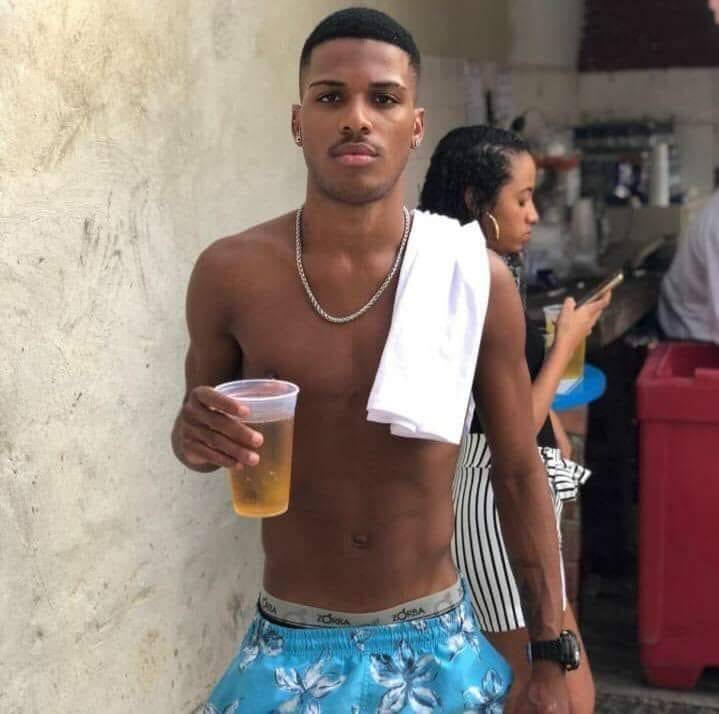 MONSTRO!!! ESSE SUJEITO ESTUPROU UMA MENINA DE 4 ANOS EM UM BAIRRO NA ZONA OESTE!!