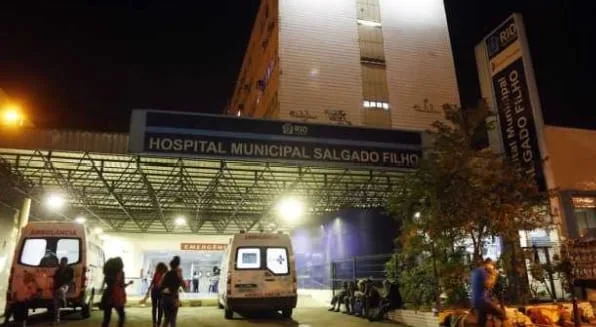 Homem é preso suspeito de espancar filha de três meses no RJ; criança sofreu traumatismo craniano.