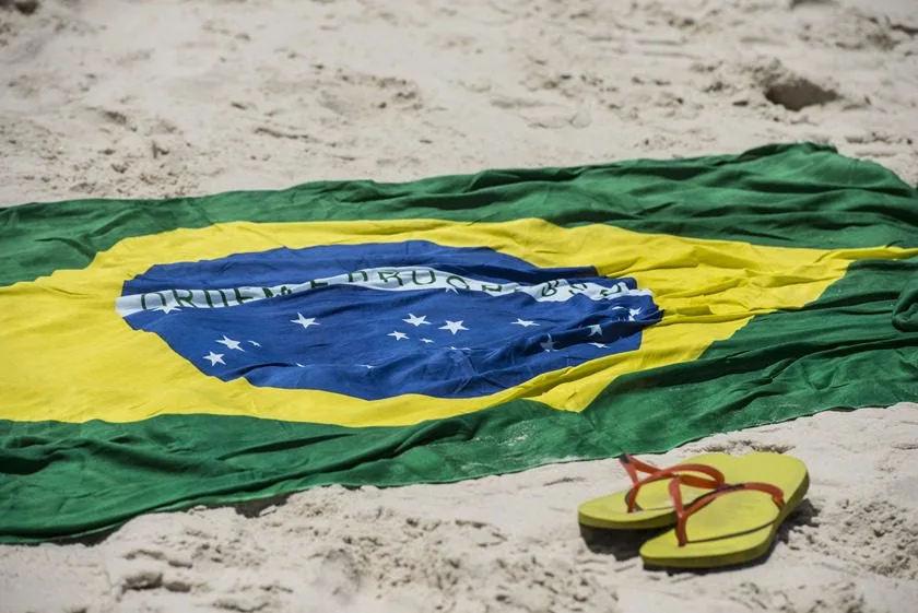 A moda das Havaianas voltou com tudo. Confira