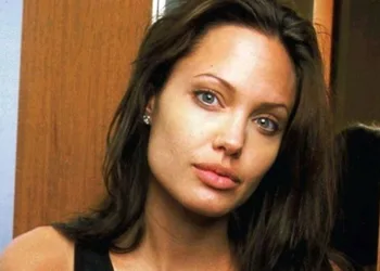Angelina Jolie estaria pesando menos de 35 quilos, diz site( FOTOS)