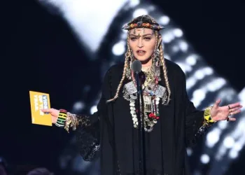 Madonna faz tributo à Aretha Franklin no VMA 2018: ‘Vida longa à Rainha’