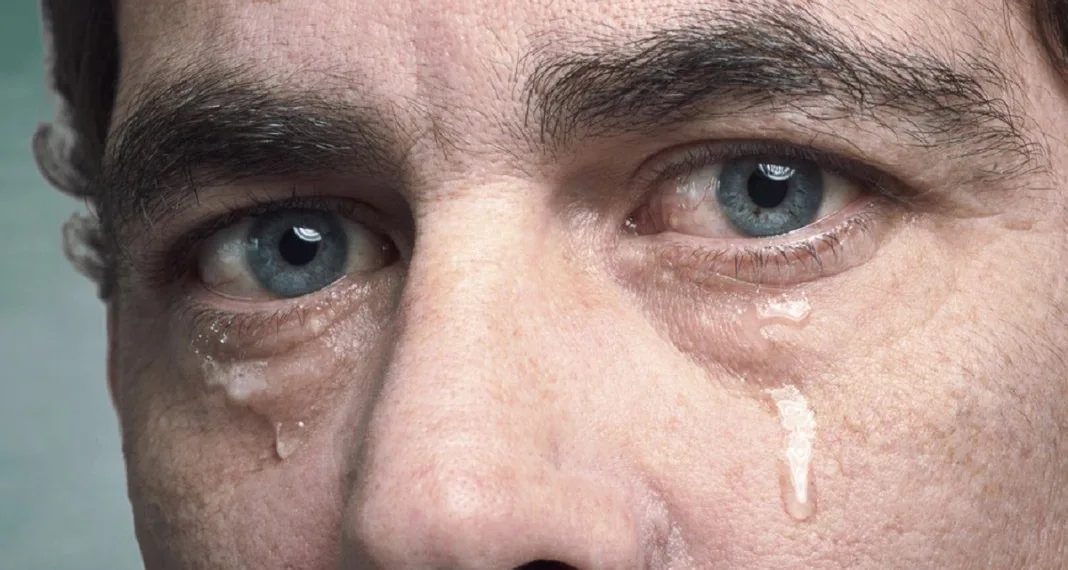 Aqueles que choram vendo filmes são psicologicamente mais fortes