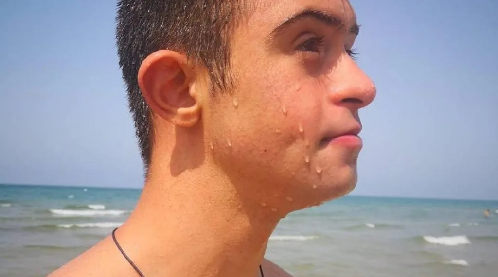 Adolescente com síndrome de Down salva a vida a duas meninas