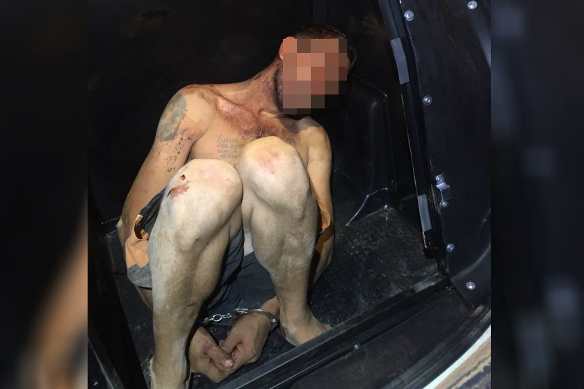 Homem linchado após estupro deu oito facadas em enteada