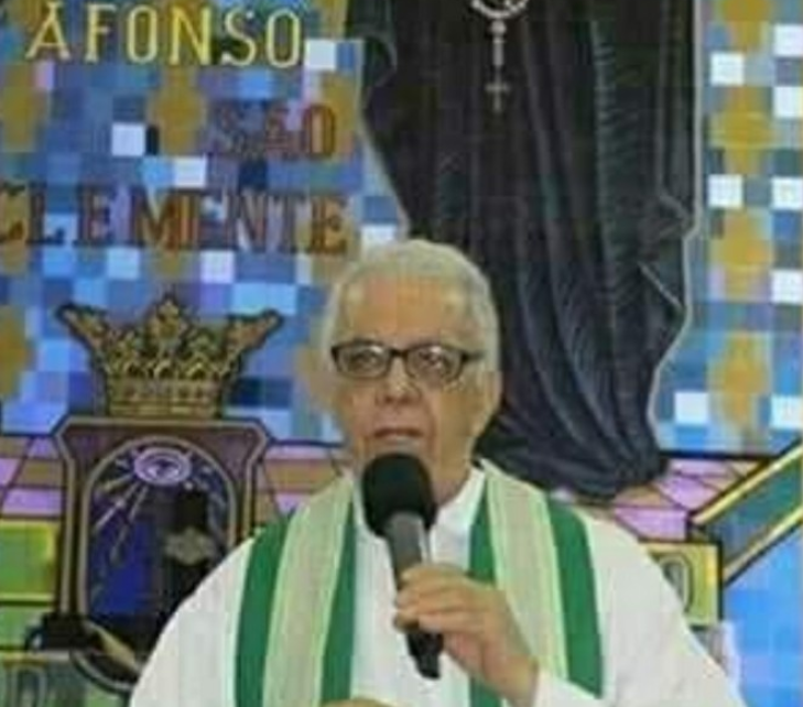 Padre é esfaqueado por guardador de carros no RJ!!