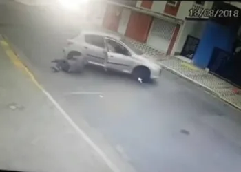 Vídeo. Bandido se dá mal após quebrar a perna e ser abandonado na fuga