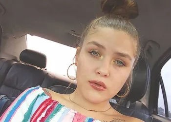 Segurança expulsa jovem de shopping por conta do seu short curto