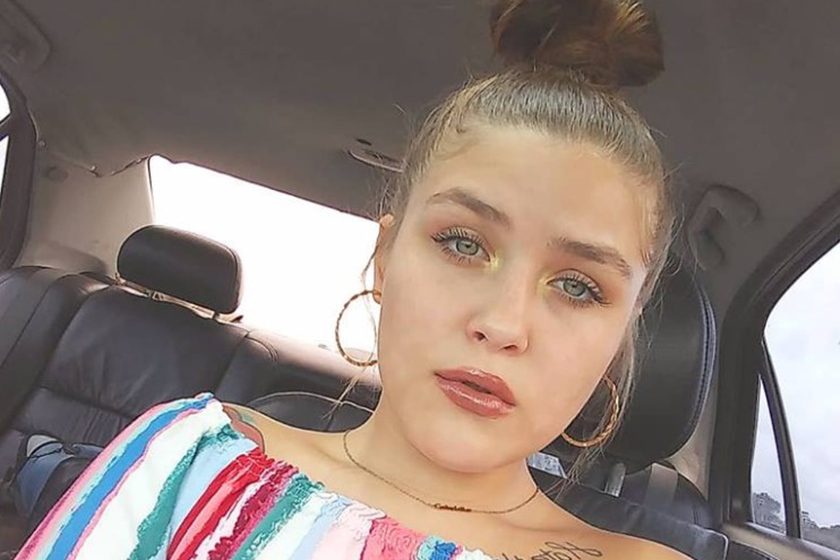 Segurança expulsa jovem de shopping por conta do seu short curto