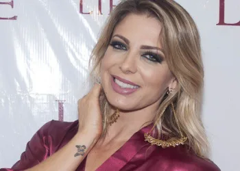 Xuxa se pronuncia sobre fim do casamento com Sheila Mello