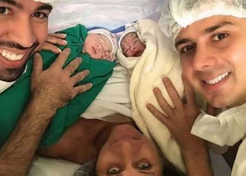 Avó dá à luz as próprias netas para realizar sonho do filho de ser pai ao lado do marido no RJ