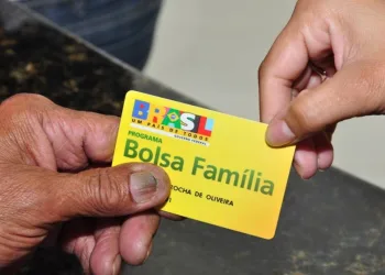 Casal tenta pagar motel com Bolsa Família e gerente chama a polícia