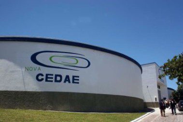Cariocas podem estar consumindo água da Cedae com coliformes fecais (fezes)