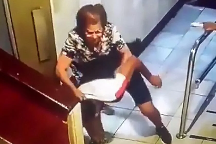 Vovó de 95 anos pula em assaltante para tentar impedir roubo a amiga